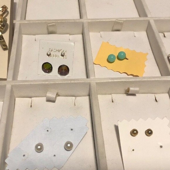 Unbranded Jewelry - Lot Of 12 Pair Small Vintage Pierced Earrings (579)